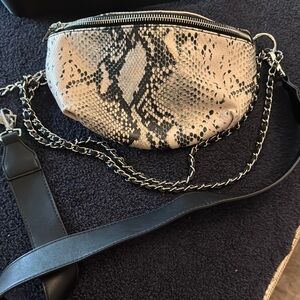 Chic Steve Madden Snakeskin Pattern Crossbody Bag